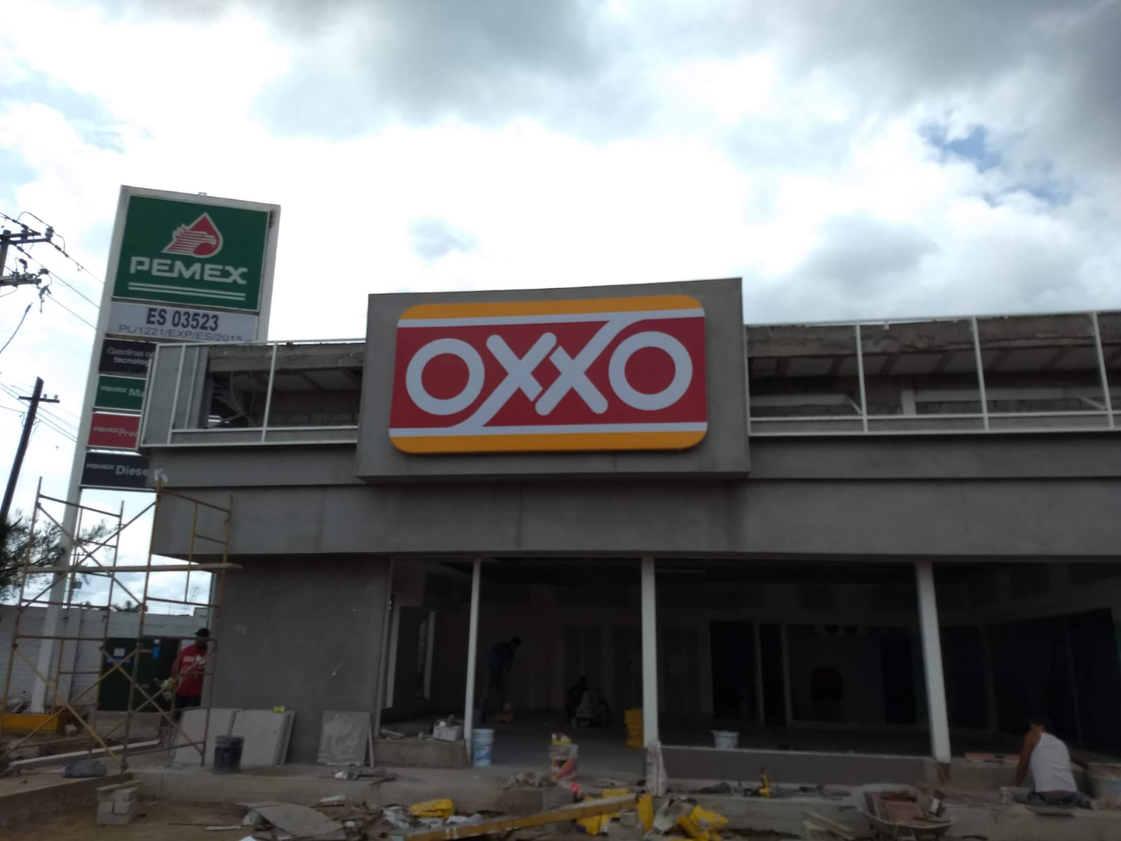 • TIENDAS OXXO