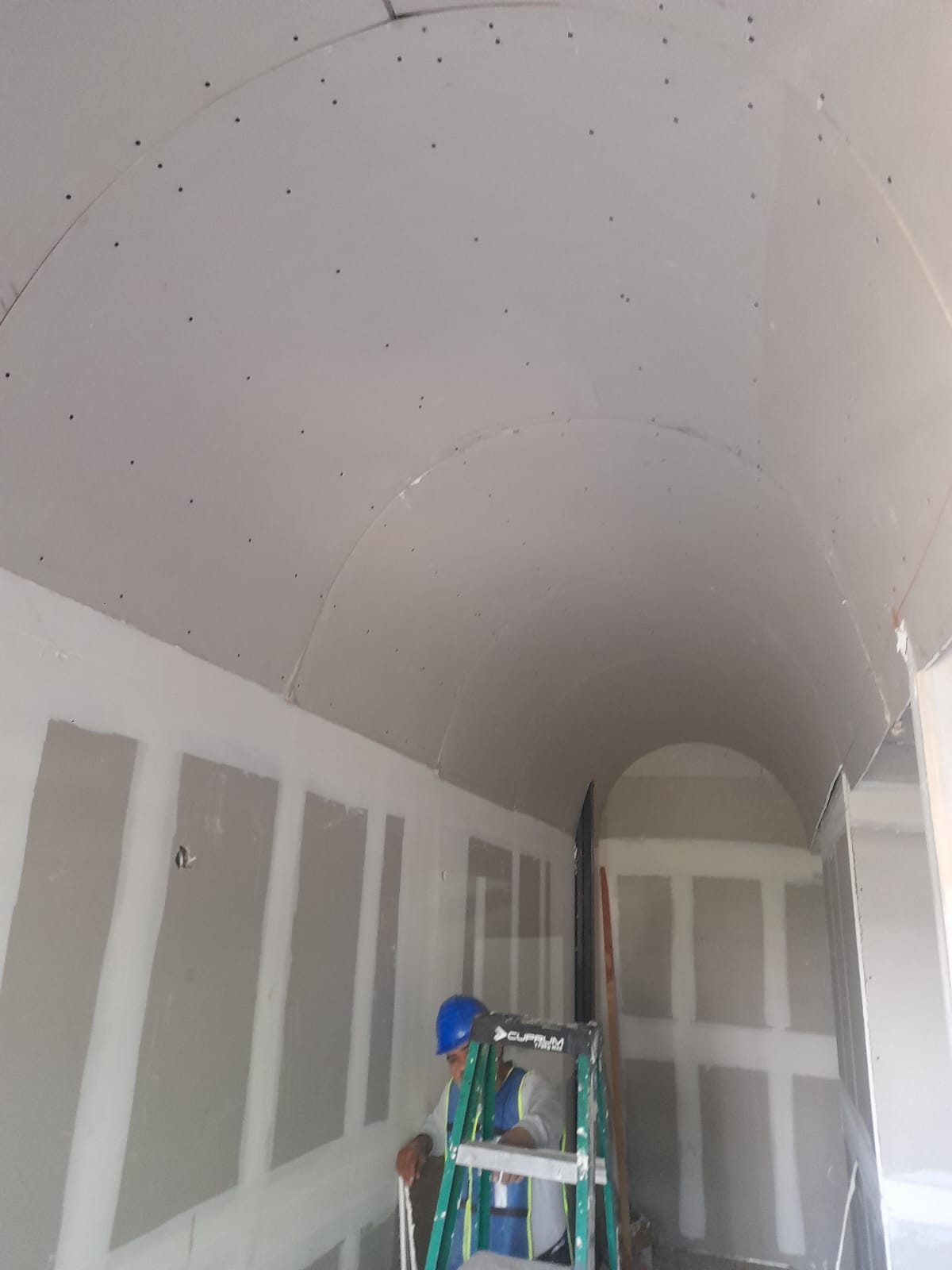 BÓVEDAS Y FORMAS CURVAS